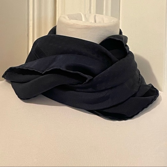 Vintage LA SETÁ Navy Blue Silk Square Scarf - Picture 4 of 6